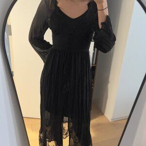Black sheer V-neck long sleeves dress.
